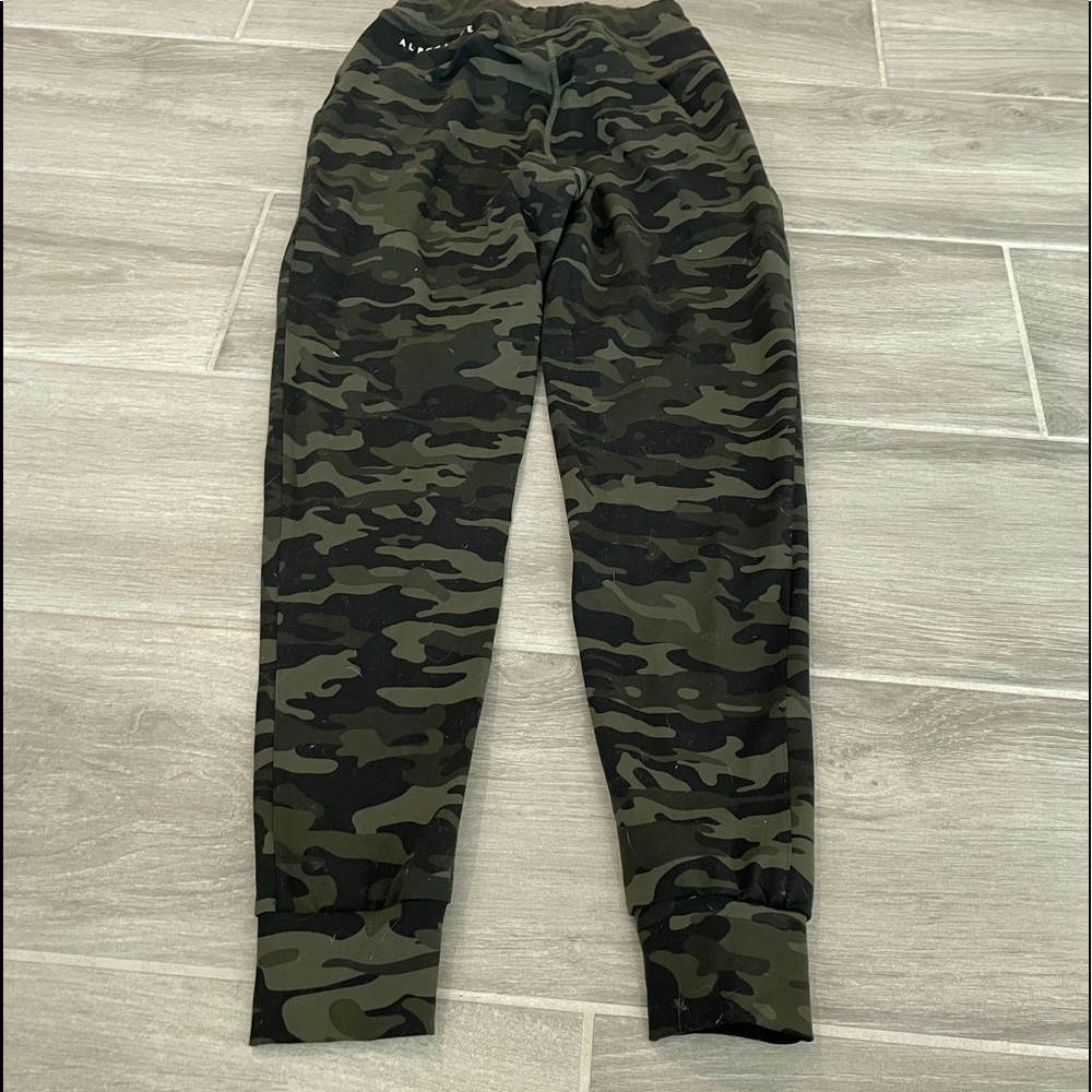 Alphalete Camo Olive Joggers Pants Medium